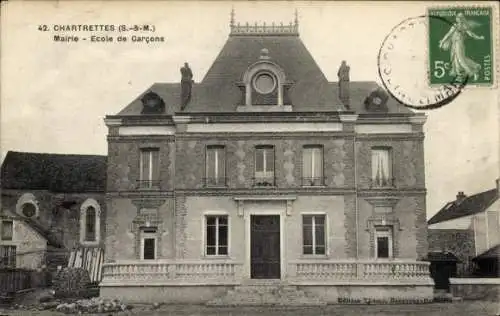 Ak Chartrettes Seine et Marne, Mairie, Ecole de Garcons