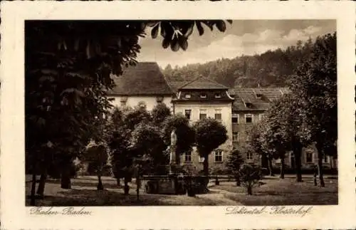 Ak Baden Baden, Lichtental mit Klosterhof, Brunnen