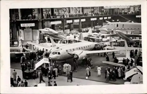 Foto Ak Ausstellung, Passagierflugzeuge, Besucher