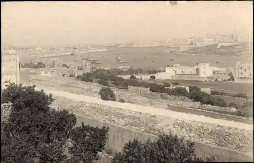 Foto Ak Malta, Gesamtansicht, Häuser, Hafen