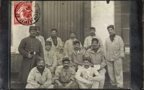 Foto Ak Fontainebleau Seine et Marne, Gruppenportrait