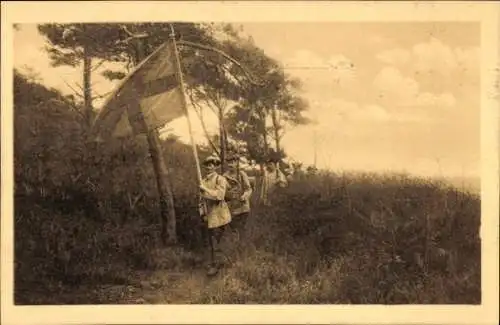 Ak Schweden ?, Soldaten mit Flagge