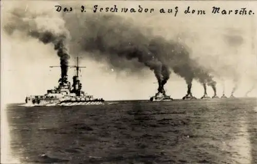 Foto Ak Deutsche Kriegsschiffe, Geschwader auf dem Marsche