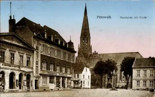 Ak Pritzwalk in der Prignitz, Marktplatz, Kirche, Geschäft von Hermann Penndorf