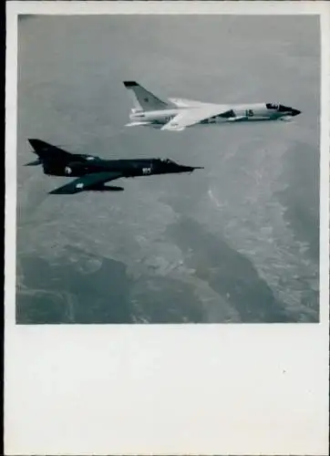 Foto Französische Militärflugzeuge, Vought F8 Crusader, Etendard, Aeronavale