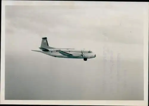 Foto Französisches Militärflugzeug Breguet Atlantic in der Luft