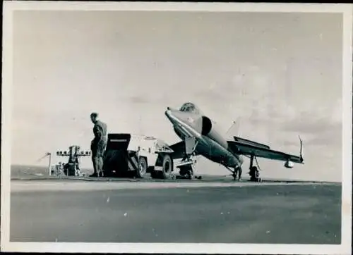 Foto Französisches Militärflugzeug Etendard IV auf Flugzeugträger Clemenceau