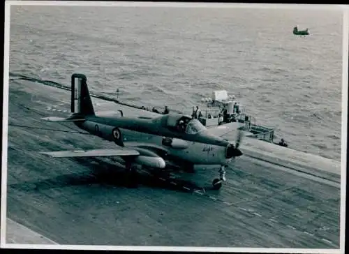 Foto Französisches Militärflugzeug Breguet 1050 Alize auf Flugzeugträger Clemenceau