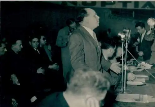 Foto 16.10.1947 Reunion des Membres dde l'Union des Syndicats au Vel d'Hiv.