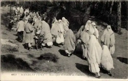 AK Szenen und Typen, Mauren gehen zum Friedhof