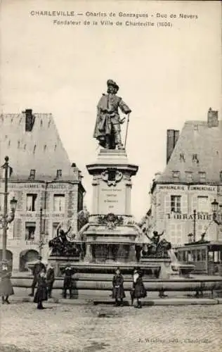 Ak Charleville Mézières Ardennes, Statue Charles de Gonzague, Duc de Nevers, Straßenbahn