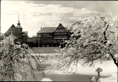 Ak Oberhof im Thüringer Wald, Ernst-Thälmann-Haus, Winteransicht