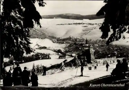 Ak Oberwiesenthal im Erzgebirge, Totalansicht, Winteransicht