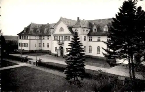 Foto Ak Graal Müritz, Sanatorium Richard Aßmann Eingang, Straßenpartie