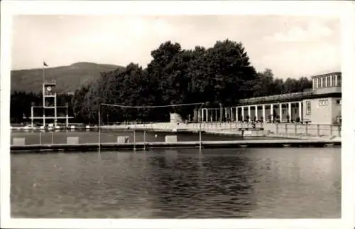 Ak Großschönau in der Oberlausitz Sachsen, Waldstrandbad, Paddelbecken, Sprungturm