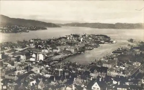 Ak Bergen Norwegen, Luftbild vom Ort, Hafen