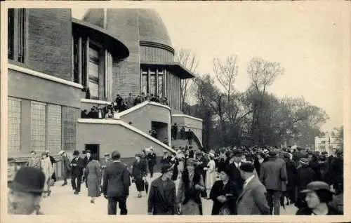 Ak Brüssel Brüssel, Ausstellung 1935, Palais de la Vie Catholique, Auf den Terrassen