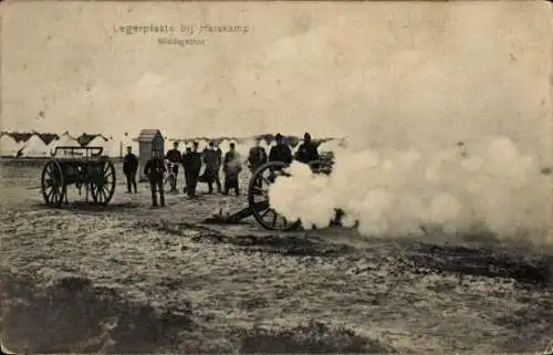 Ak Harskamp Gelderland, Truppenlager, Artillerie Salut Schuss zum Mittag