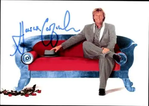 Ak Sänger Howard Carpendale, Portrait, Sofa, Hut, Rosen, Autogramm