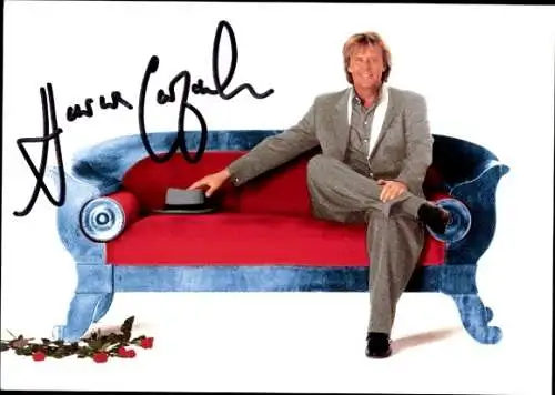 Ak Sänger Howard Carpendale, Portrait, Sofa, Hut, Rosen, Autogramm