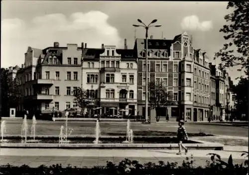 Ak Halle an der Saale, Am August Bebel Platz, Kind, Springbrunnen