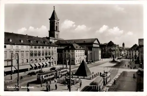 Ak Karlsruhe in Baden, Marktplatz, Straßenbahnen, Kirchturm