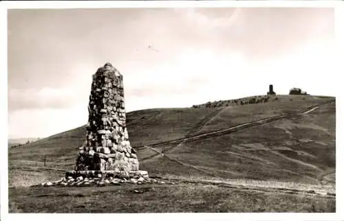 Ak Feldberg im Schwarzwald, Bismarckdenkmal mit Feldbergturm