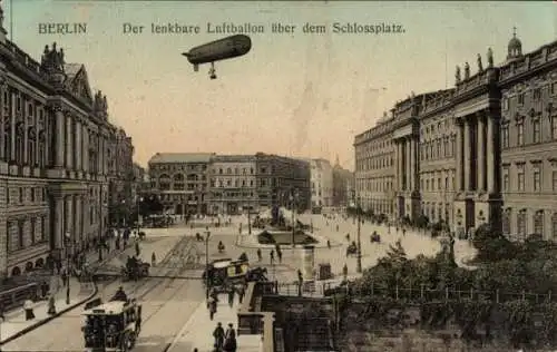 Ak Berlin Mitte, lenkbarer Luftballon über dem Schlossplatz, Straßenbahn