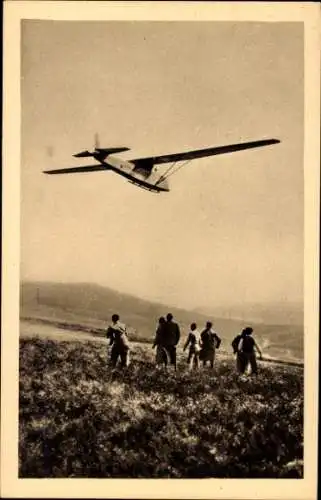 Ak Segelflugzeug Avia 32 E im Flug, Zuschauer