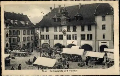 Ak Thun Kanton Bern Schweiz, Rathausplatz und Rathaus