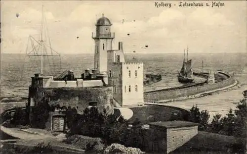 Ak Kołobrzeg Ostseebad Kolberg Pommern, Lotsenhaus und Hafen