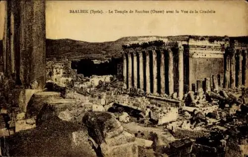 Ak Baalbek Libanon, Der Tempel des Bacchus mit Blick auf die Zitadelle