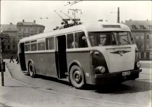 Ak Gera in Thüringen, Platz der Republik, O-Bus 55 Typ LOWA Bj 1955 Serie 55-56