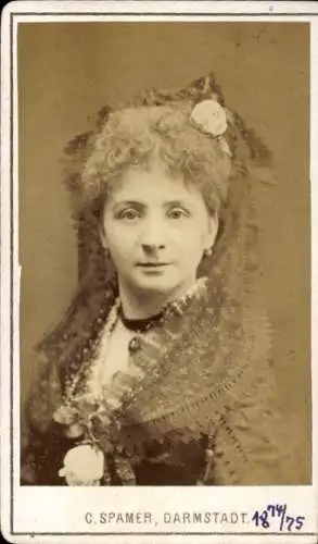 CdV Opernsängerin Louise Limbach, Portrait