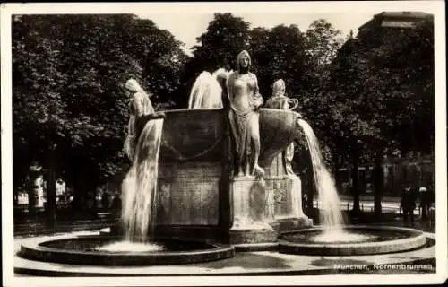 Ak München, Nornenbrunnen