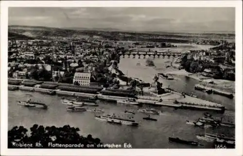 Ak Koblenz am Rhein, Deutsches Eck, Flaggenparade, Rhein, Mosel, Denkmal Kaiser Wilhelm I.