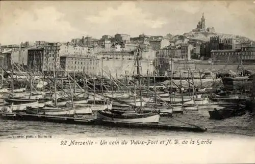 Ak Marseille Bouches du Rhône, Hafen, Notre Dame de la Garde