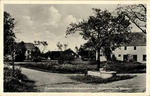 Ak Königsbrück in der Oberlausitz, Truppenübungsplatz, Verlassenes Dorf Quosdorf, Weg, Brunnen