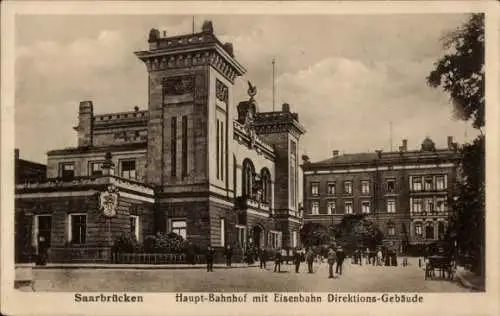 Ak Saarbrücken im Saarland, Hauptbahnhof mit Eisenbahn-Direktionsgebäude