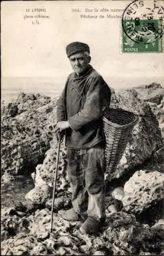 Ak An der Küste der Normandie, Muschelfischer