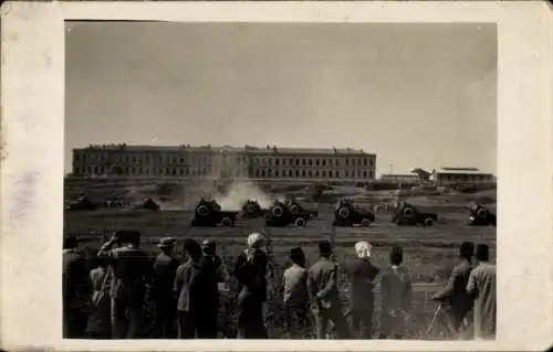 Foto Ak Nordafrika, französische Panzerfahrzeuge