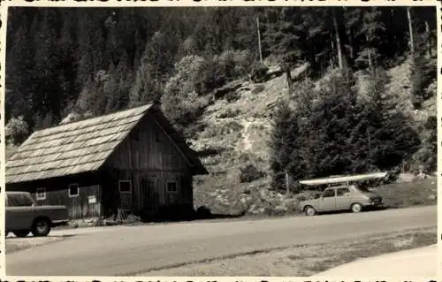 Foto Ak Malta in Kärnten, Im Maltatal, Hütte am Wald, Wald