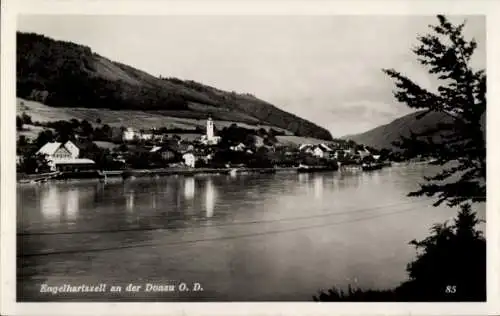 Ak Engelhartszell a. d. Donau Oberösterreich, Blick auf den Ort am Fluss