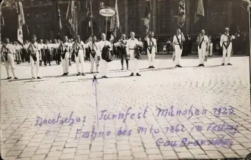 Foto Ak München, Deutsches Turnfest 1923, Fahne des MTV 1862, Festzug Gau Braunschweig