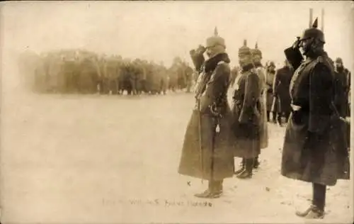 Foto Ak Kaiser Wilhelm II. beim Truppenbesuch im Feld, Paradeabnahme, I WK