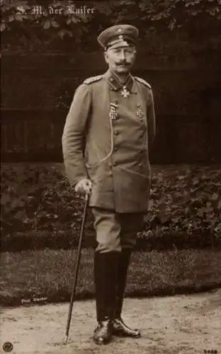 Ak Kaiser Wilhelm II., Standportrait in Uniform mit Gehstock