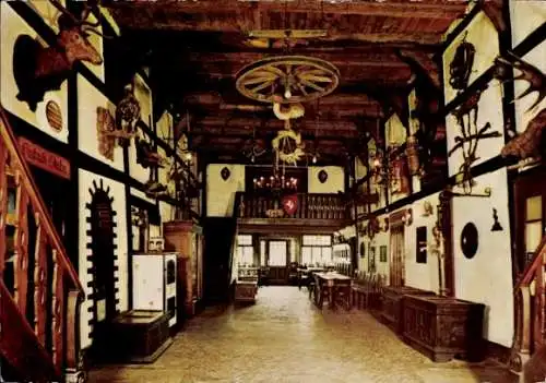 Ak Himmighausen Nieheim in Westfalen, Altdeutsche Gaststätte Kukuk, Flur, Diele, Trophäen