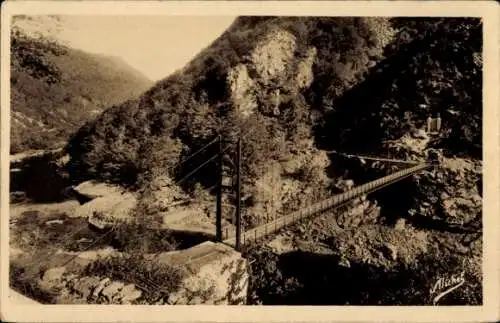 Ak Gorges de la Haute-Dordogne, Correze Cantal, Barrage de l'Aigle en construction, passerelle