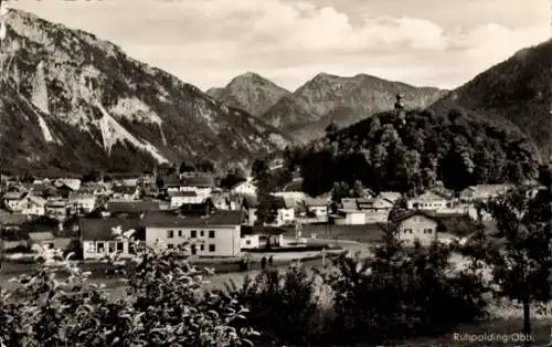 Ak Ruhpolding in Oberbayern, Totalansicht, Rauschberg, Sonntagshorn, Reifelberg