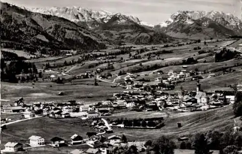 Ak Reit im Winkl Oberbayern, Gesamtansicht, Kaisergebirge